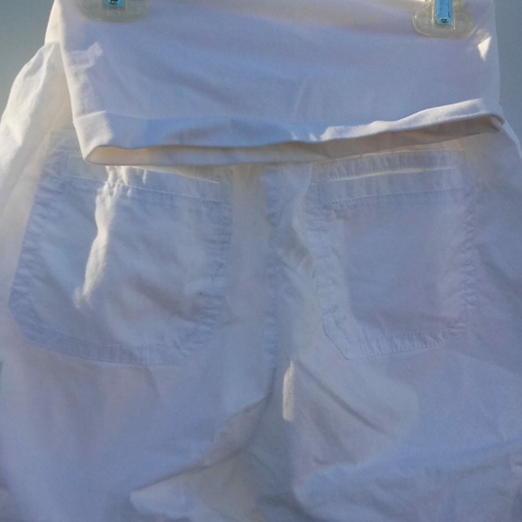 White Shorts Maternity Motherhood Size Medium - Picture 9 of 11